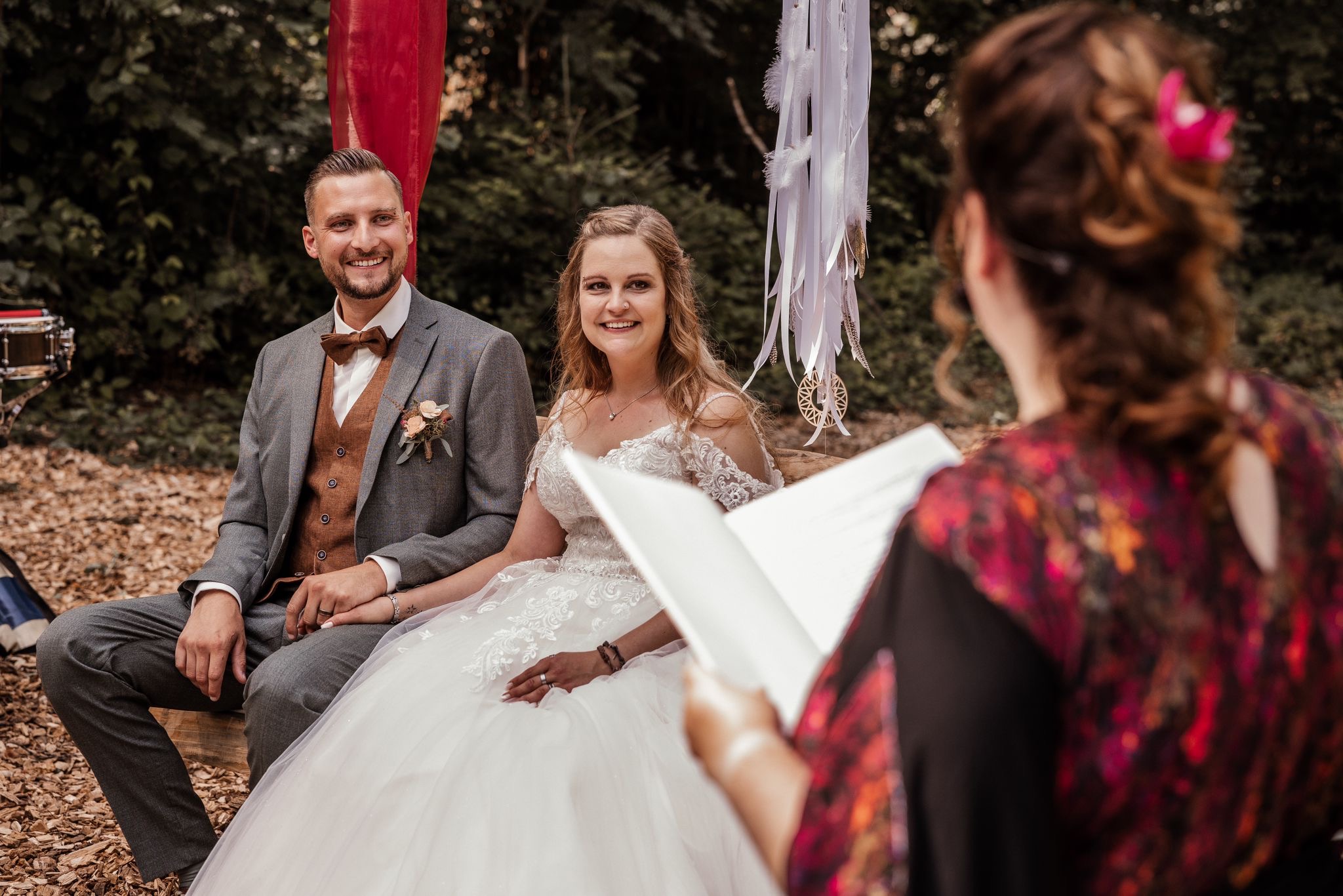 Hochzeit im Freien mit Brautpaar