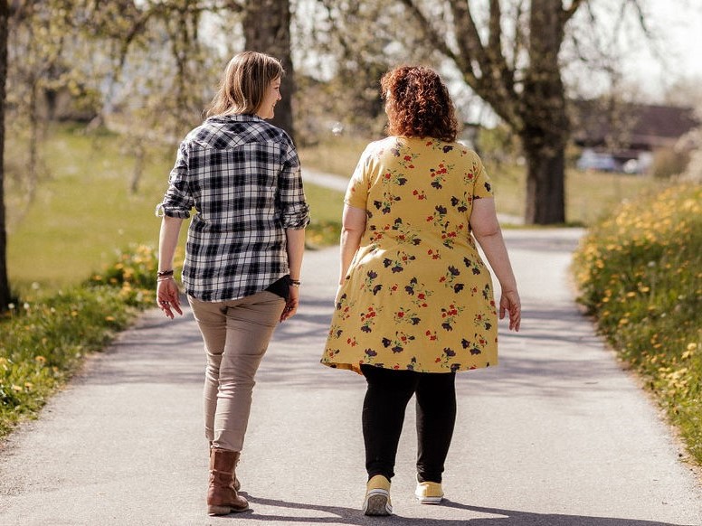 Zwei Personen beim Walk and Talk