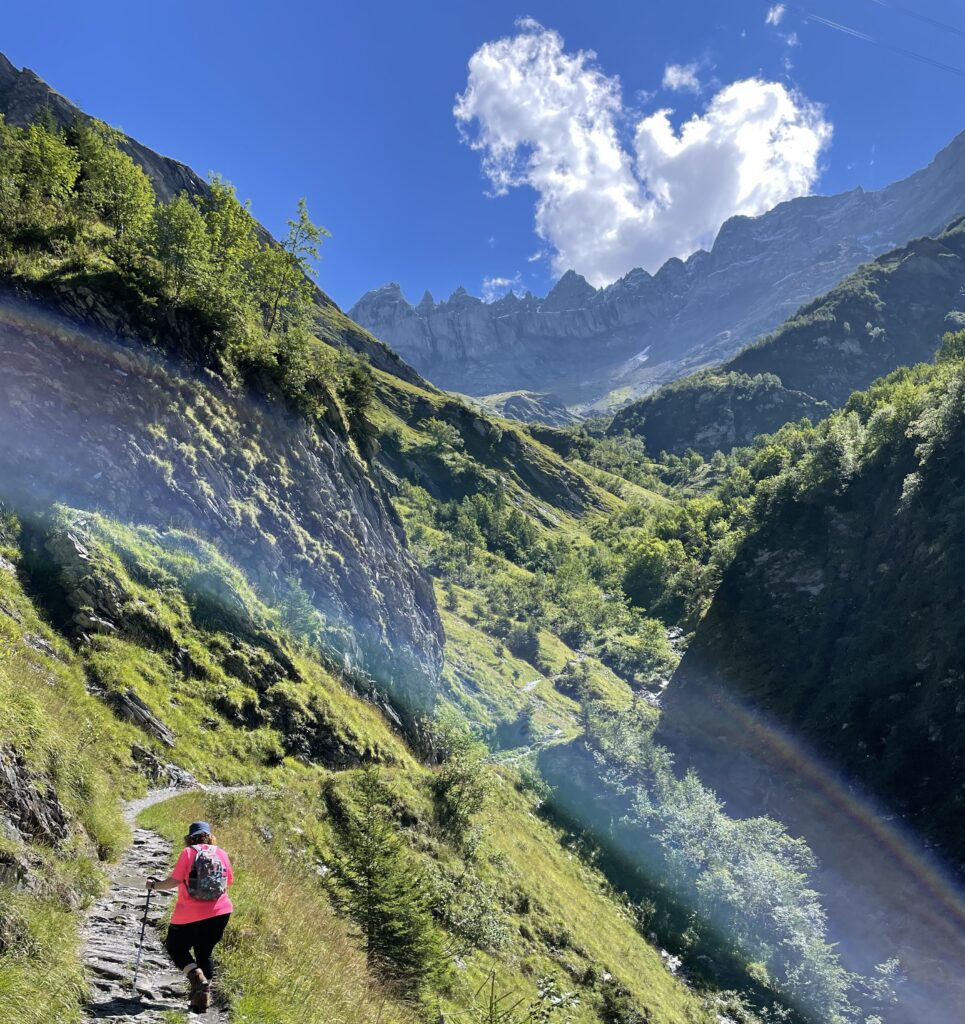 Wandern in Elm mit Sicht auf die Tschingelhörner